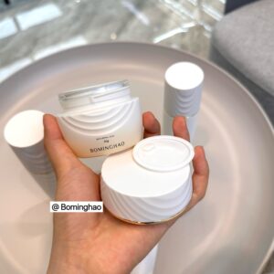 Wholesale Luxury Glass Cosmetics Packaging Bottle Set 16oz Glass Cosmetic Cream Container Jars Glass Face Cream Jar With Lids